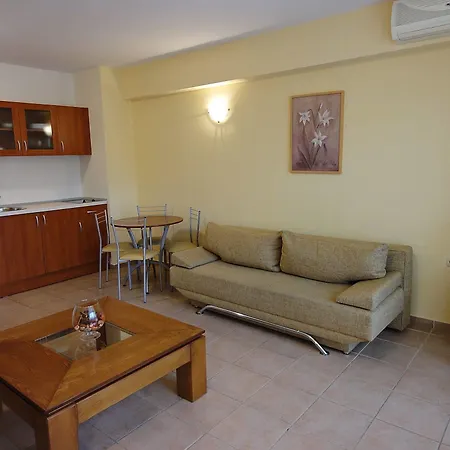 Summer Dreams -apartcomplex